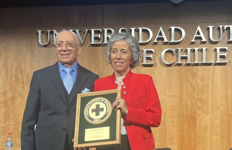 Superintendenta de Seguridad Social, Pamela Gana, recibe reconocimiento por su labor en la promoción de la prevención de riesgos laborales